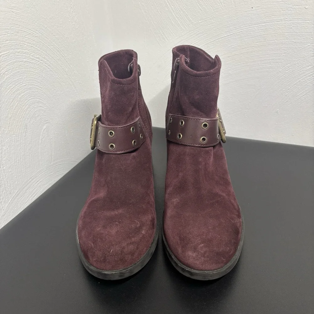 Clark's Women's Hollis Star Ankle Boots burgundy Suede Buckle Sz 7‎ Heeled